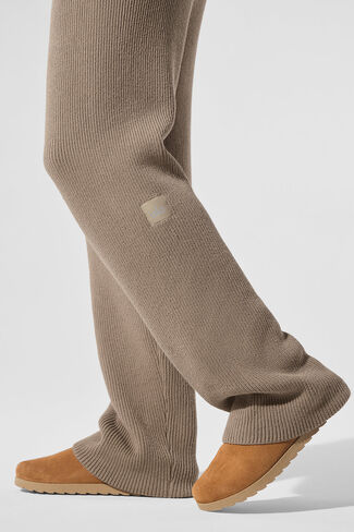 Alo Yoga Domain Rib Knit Sweatpant - Gravel in Saudi Arabia