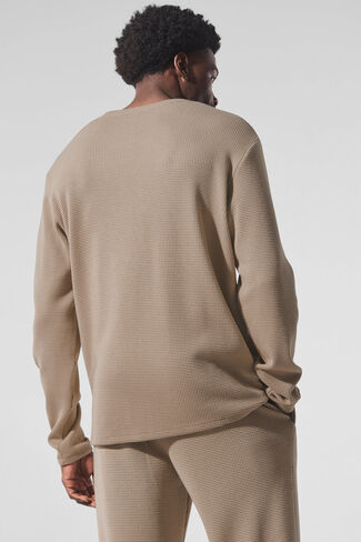 Alo Yoga Elevate Waffle Long Sleeve Crew - Gravel in Saudi Arabia