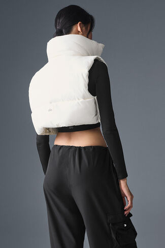 Alo Yoga Cropped Gold Rush Puffer Vest - Ivory in Saudi Arabia