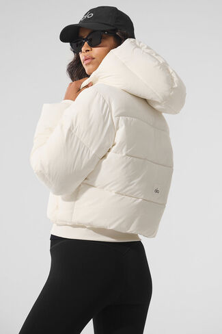 Alo Yoga Foxy Puffer Jacket - Ivory in Kuwait