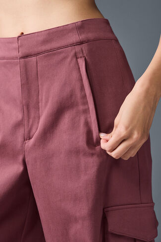 Alo Yoga Show Off Cargo بنطال بأرجل واسعة (طويل) - كمأة عنابي in Kuwait