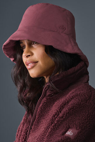 قبعة Alo Yoga Good Shade Puffer Bucket - الكمأة العنابية in Saudi Arabia