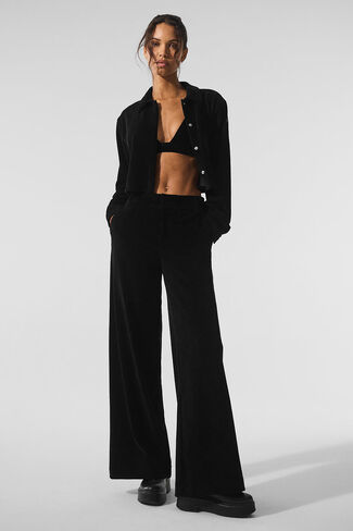 ألو يوجا سروال قصير قصير بأزرار سفلية - أسود in Kuwait