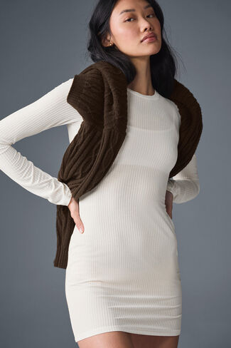 Alo Yoga فستان سي كوست مضلع بأكمام طويلة - عاجي in Kuwait