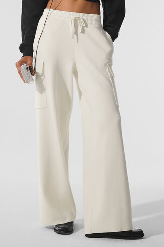 Alo Yoga Scholar Knit High-Waist Cargo Pant - Ivory in Kuwait