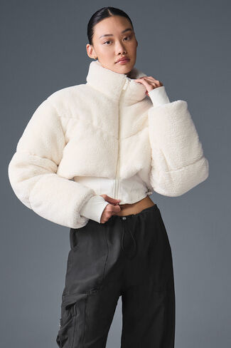 Alo Yoga Sherpa Main Act Corset Puffer - Ivory in Kuwait