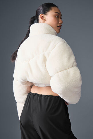 Alo Yoga Sherpa Main Act Corset Puffer - Ivory in Kuwait