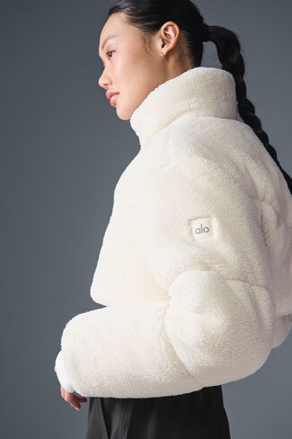 Alo Yoga Sherpa Main Act Corset Puffer - Ivory in Kuwait