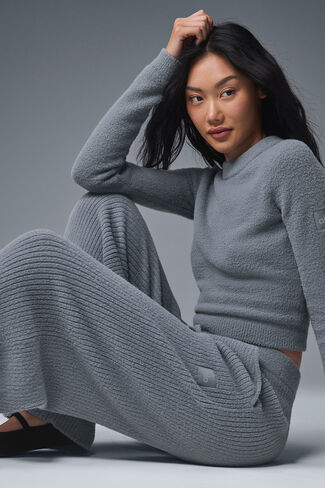 Alo Yoga Snuggle Up Sweater عالي الخصر وواسع الساق - رمادي ستيل in Saudi Arabia