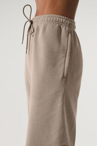 Alo Yoga Chill Vintage Wash Sweatpant - Gravel Wash in Saudi Arabia