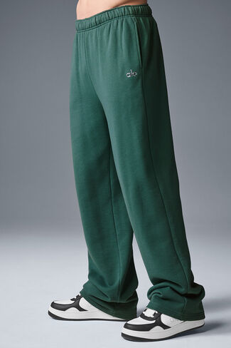 Alo Yoga Accolade Straight Leg Sweatpant - Winter Ivy in Saudi Arabia