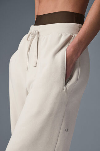 بنطال رياضي ألو يوجا تريومف ريستور - عظم in Kuwait