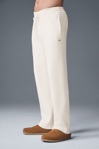 شبشب Alo Yoga Recovery - سرج/عاجي in Kuwait