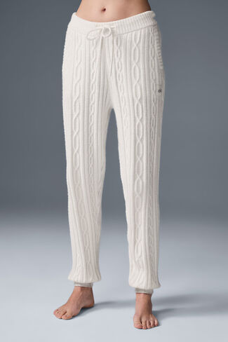 بنطال Alo Yoga Cable Knit Winter Bliss - عاجي in Kuwait