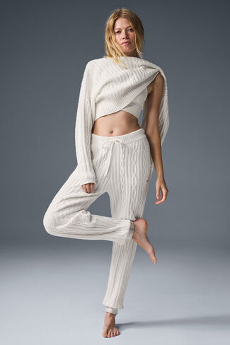 بنطال Alo Yoga Cable Knit Winter Bliss - عاجي in Kuwait