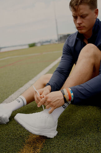 ألو يوجا ألو رنر - أبيض/أبيض in Kuwait