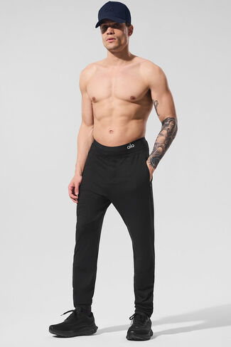 Alo Yoga Conquer React Performance Pant - Black in Saudi Arabia