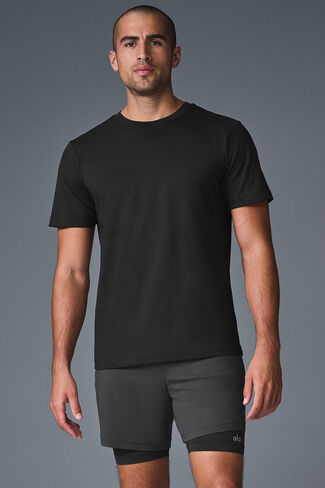 Alo Yoga Conquer Reform Crewneck Short Sleeve - Black in Saudi Arabia