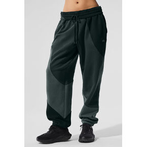 Alo Yoga Make Waves Sweatpant - Charcoal Green Tonal in Kuwait