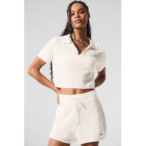 تي شيرت Alo Yoga Cashmere Plush Waffle Polo - عاجي in Kuwait