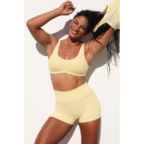 Alo Yoga Alosoft Center Stage Bra - Warm Butter Heather in Saudi Arabia