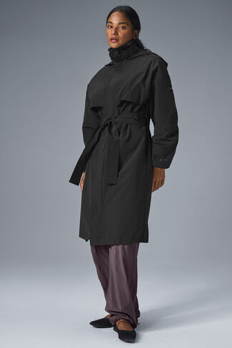 Alo Yoga Crinkle On The Move Trench - Black in Saudi Arabia