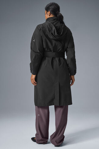 Alo Yoga Crinkle On The Move Trench - Black in Saudi Arabia