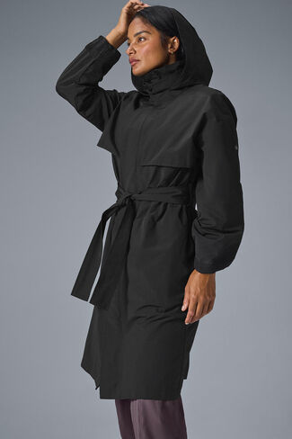 Alo Yoga Crinkle On The Move Trench - Black in Saudi Arabia