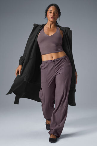 Alo Yoga Crinkle On The Move Trench - Black in Saudi Arabia