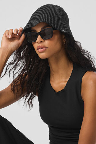 Alo Yoga Denim Knit Cloche - أسود/أنثراسايت - أسود/أنثراسايت / مقاس واحد in Kuwait