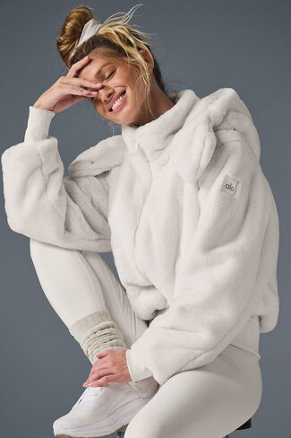 جاكيت ألو يوجا فرو صناعي فوكسي - عاجي in Kuwait