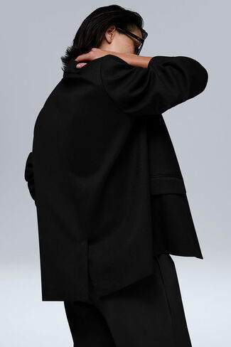 Alo Yoga First-Class Blazer - Black in Saudi Arabia