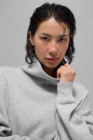بلوفر Alo Yoga Hazy Mock Neck - رمادي رياضي منقط in Saudi Arabia
