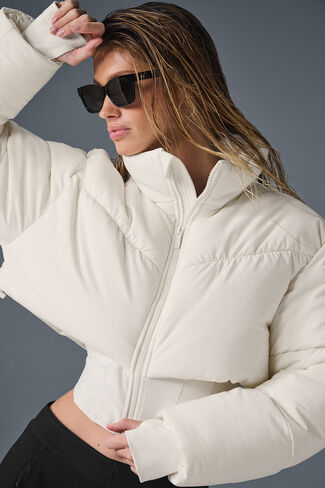 Alo Yoga Main Act Corset Puffer - Ivory/Ivory in Saudi Arabia