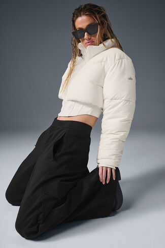 Alo Yoga Main Act Corset Puffer - Ivory/Ivory in Saudi Arabia