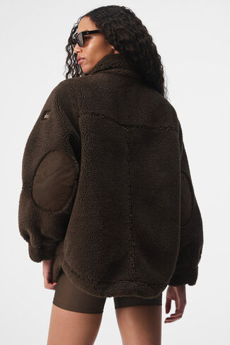 Alo Yoga Sherpa Edge Shacket - Espresso in Saudi Arabia