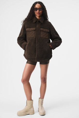 Alo Yoga Sherpa Edge Shacket - Espresso in Saudi Arabia