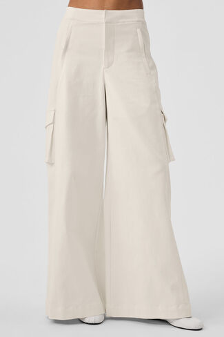 Alo Yoga Show Off Cargo Wide Leg Trouser (Long) - Ivory in Saudi Arabia