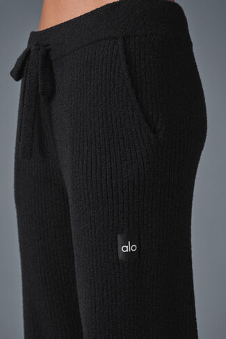 Alo Yoga Snuggle Up Sweater عالي الخصر وواسع الساق - أسود in Saudi Arabia