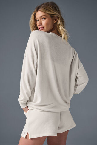 Alo Yoga Soho Pullover - Ivory in Saudi Arabia
