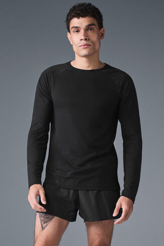 Alo Yoga Triumph Long Sleeve Tee - Black in Saudi Arabia