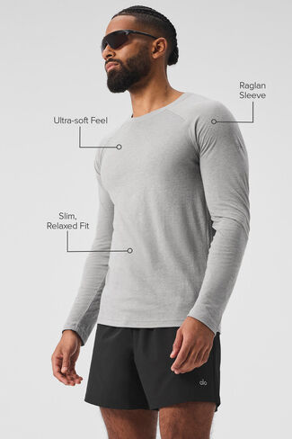 Alo Yoga Triumph Long Sleeve Tee - Athletic Heather Grey in Saudi Arabia