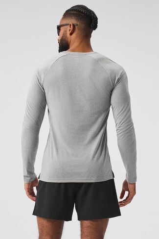 Alo Yoga Triumph Long Sleeve Tee - Athletic Heather Grey in Saudi Arabia