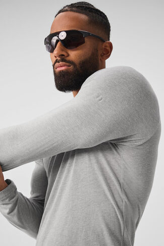 Alo Yoga Triumph Long Sleeve Tee - Athletic Heather Grey in Saudi Arabia