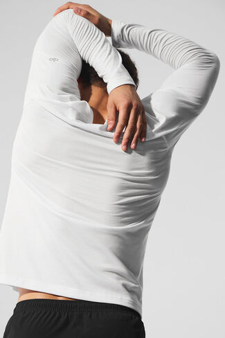 Alo Yoga Triumph Long Sleeve Tee - White in Saudi Arabia