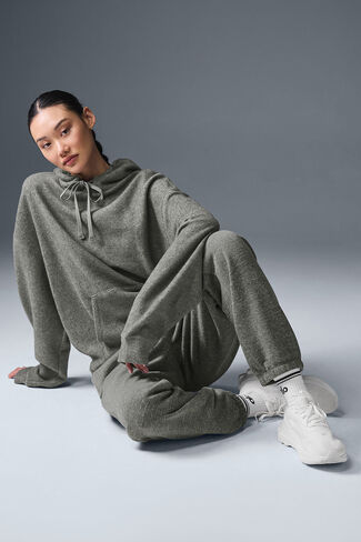 بنطال رياضي Alo Yoga Triumph Restore - مزيج ثلاثي رمادي in Kuwait