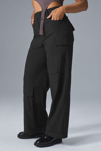 Alo Yoga Workwear Cargo Pant - Black in Kuwait