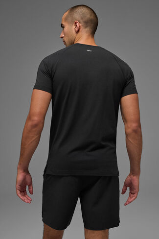 Alo Yoga ALO Vapor Crewneck Short Sleeve - Black in Saudi Arabia