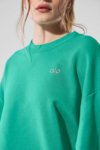 Alo Yoga Accolade Crew Neck Pullover - Spruce Green in Saudi Arabia