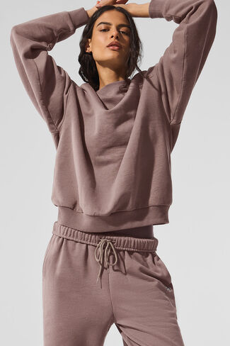 Alo Yoga Accolade Crew Neck Pullover - Mushroom in Saudi Arabia